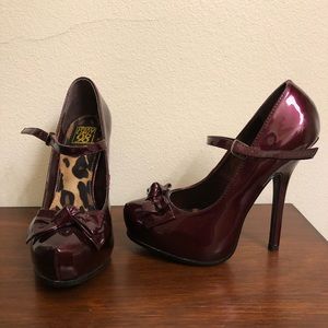 High heel pumps